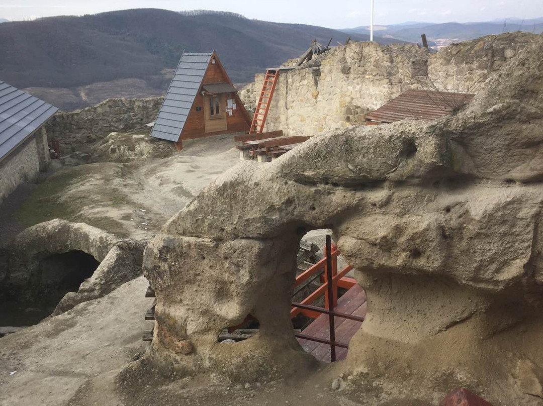 Sirok Castle景点图片