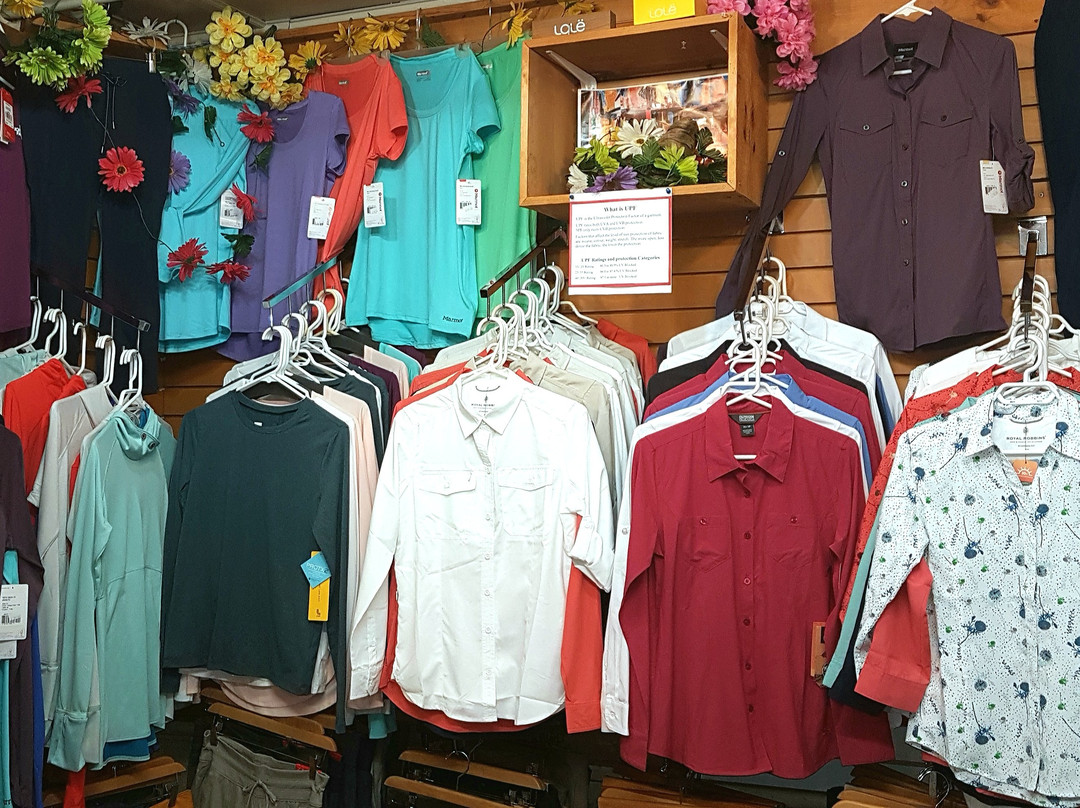 White Squall Outdoor Store-帕里桑德必去景点