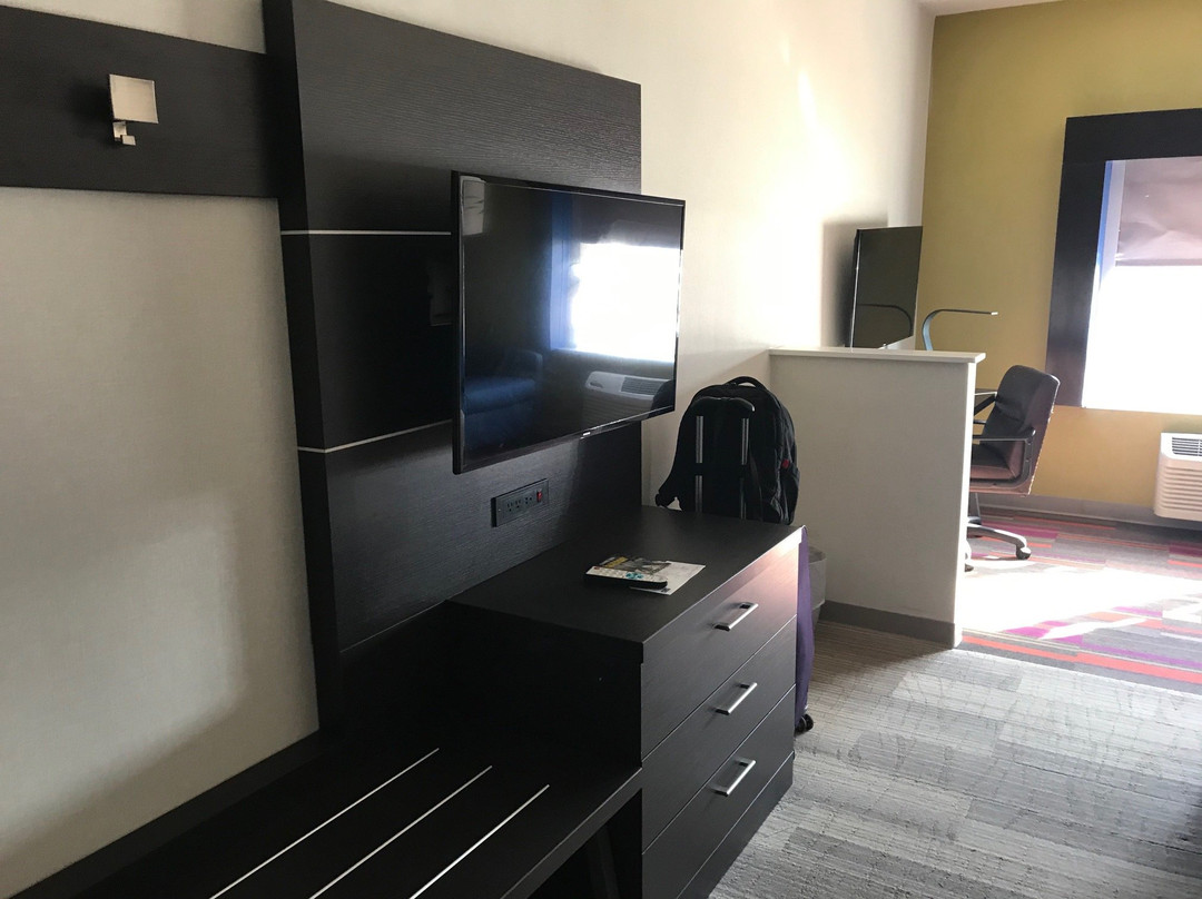 Holiday Inn Express & Suites Chicago West - St Charles By IHG主图