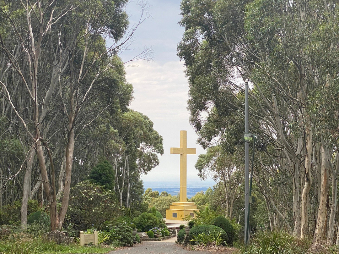Mount Macedon Memorial Cross-马其顿山必去景点