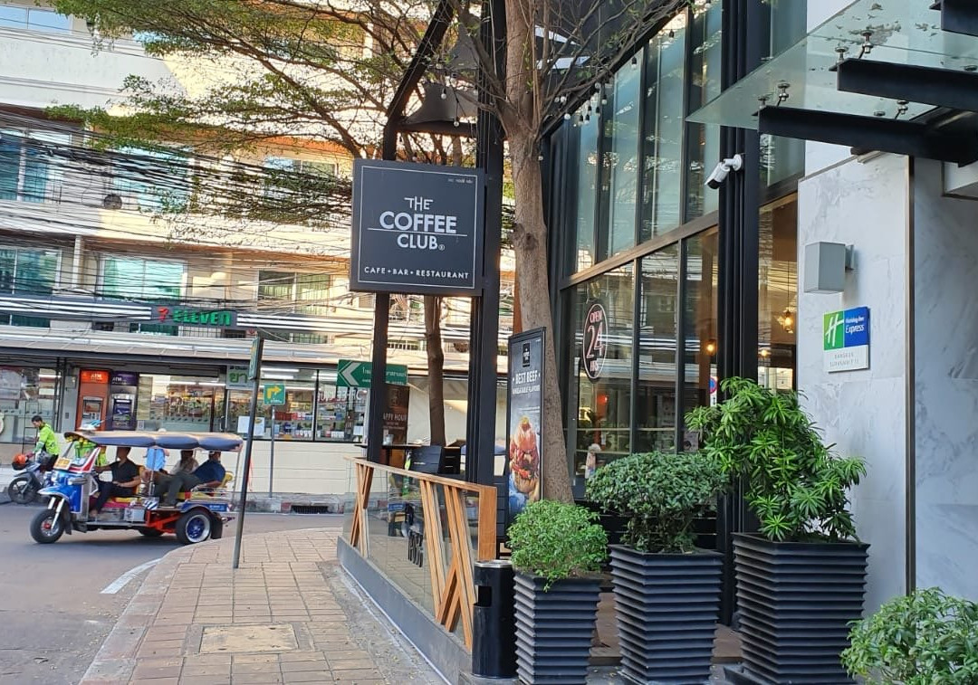 曼谷素坤逸路11号智选假日酒店主图