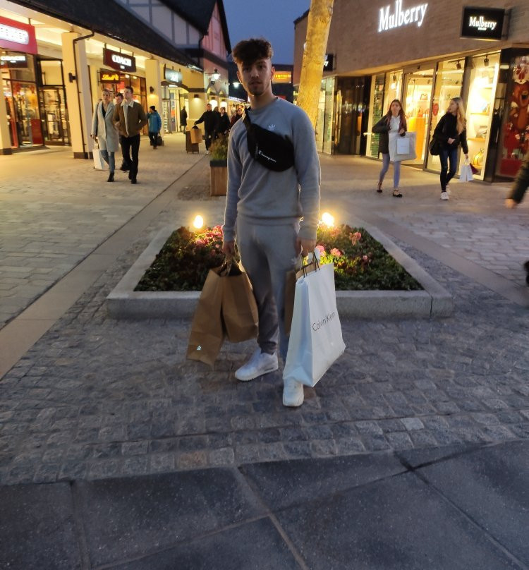 埃尔斯米尔港旅游景点-Cheshire Oaks Designer Outlet