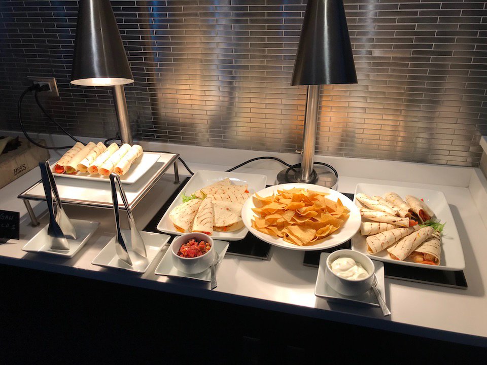 埃德蒙顿机场万丽酒店-餐饮