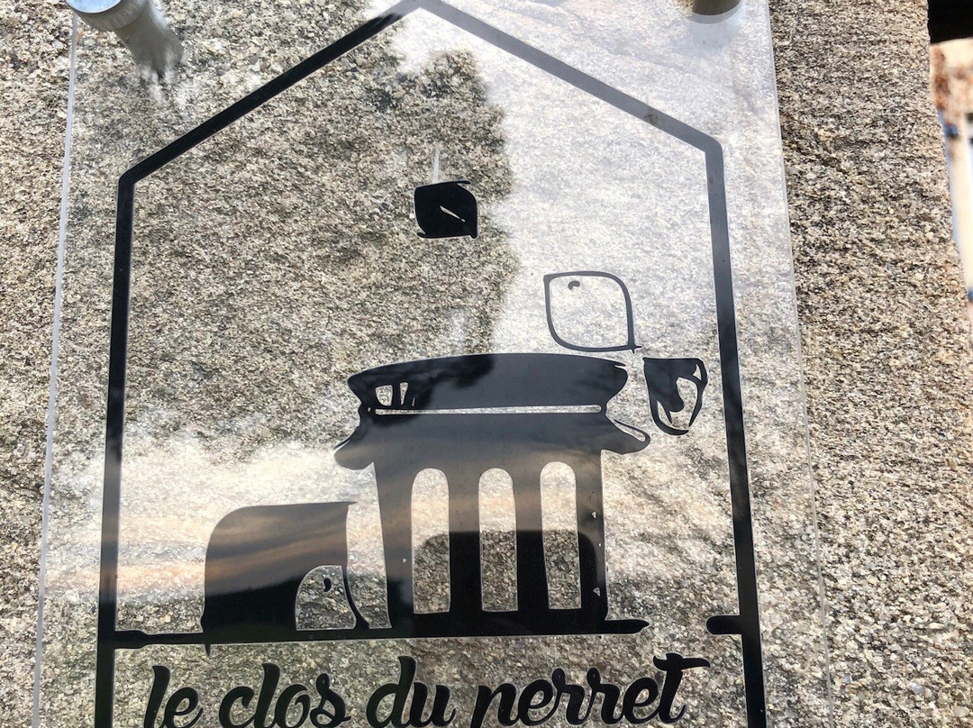 Le Clos Du Perret主图