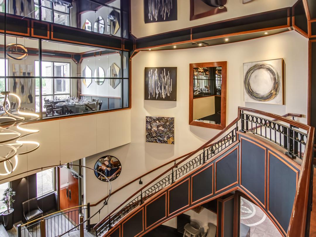 Le Légendaire Restaurant Bar