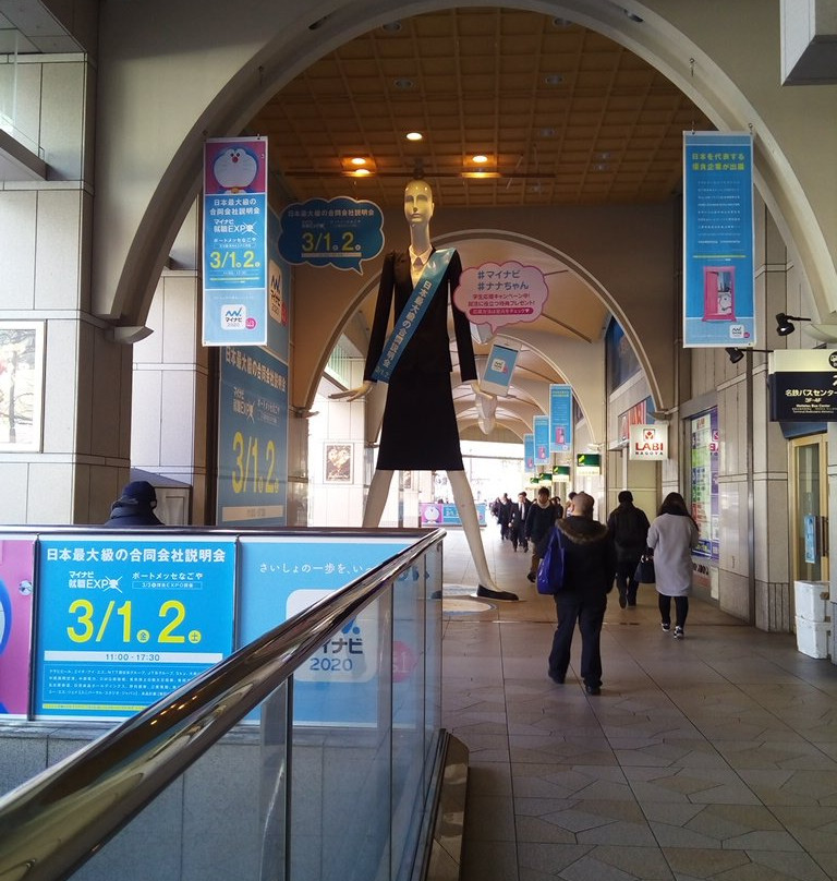 名古屋名铁百货店前NANA酱超高人体模特景点图片
