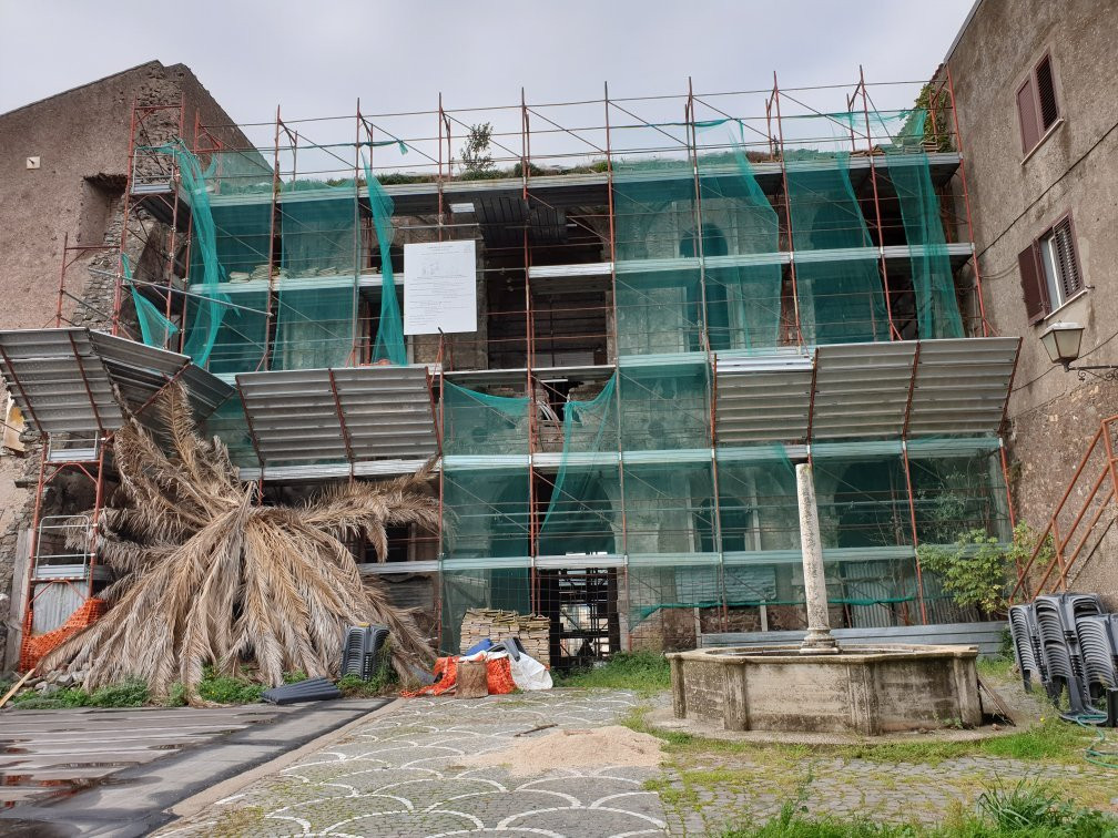 Palazzo Baronale-科隆纳必去景点