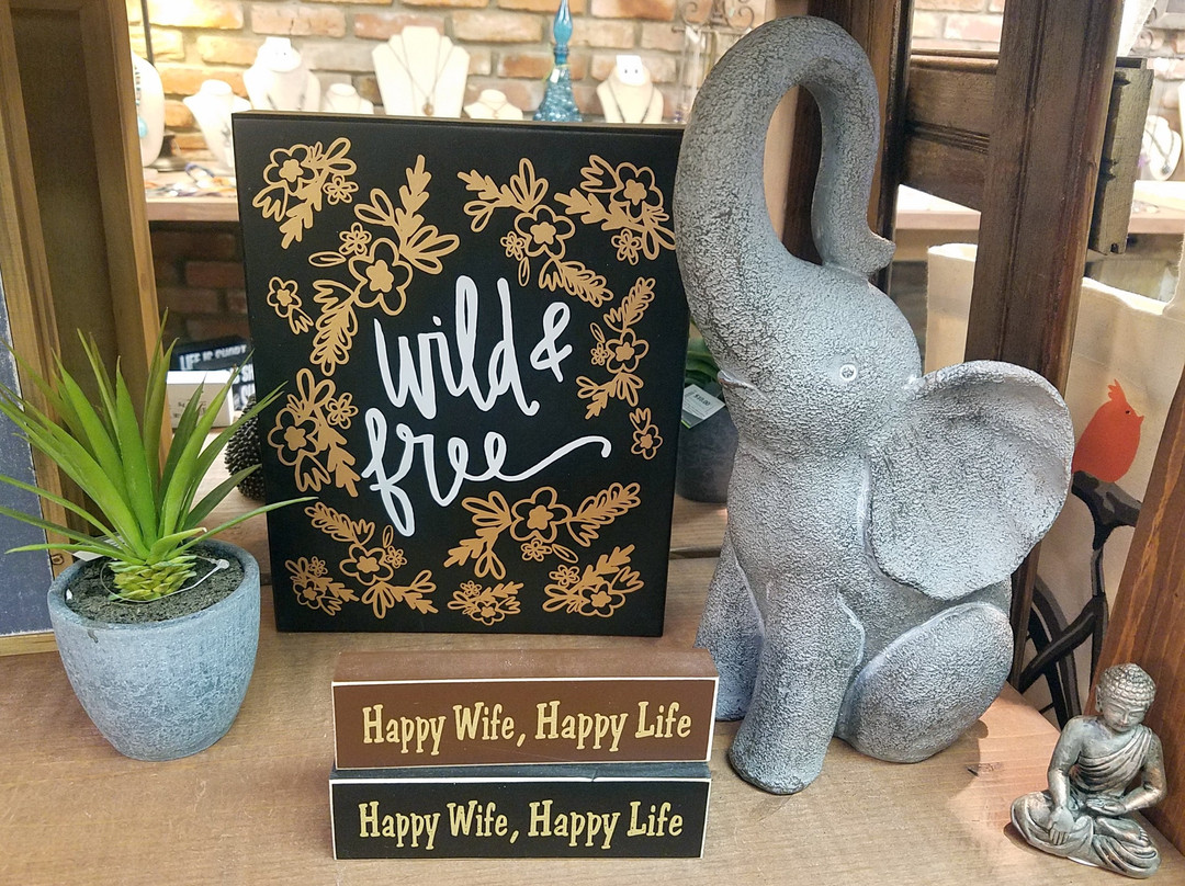 Rustic River Finds-加利纳必去景点