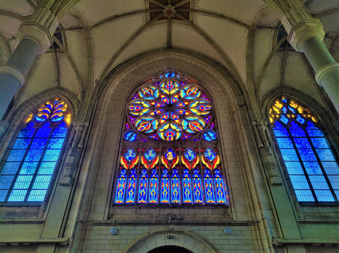 Eglise paroissiale Saint-Julien à Saint-Julien-de-Vouvantes