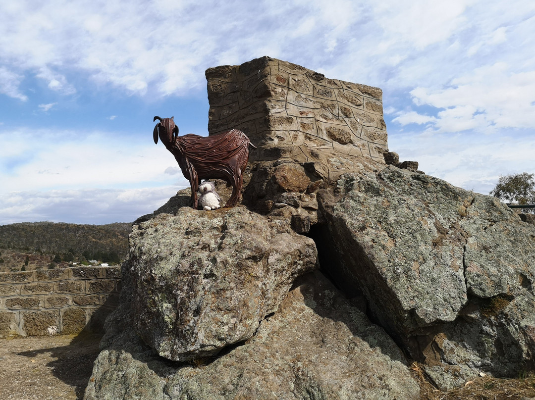 Nanny Goat Hill Lookout景点图片