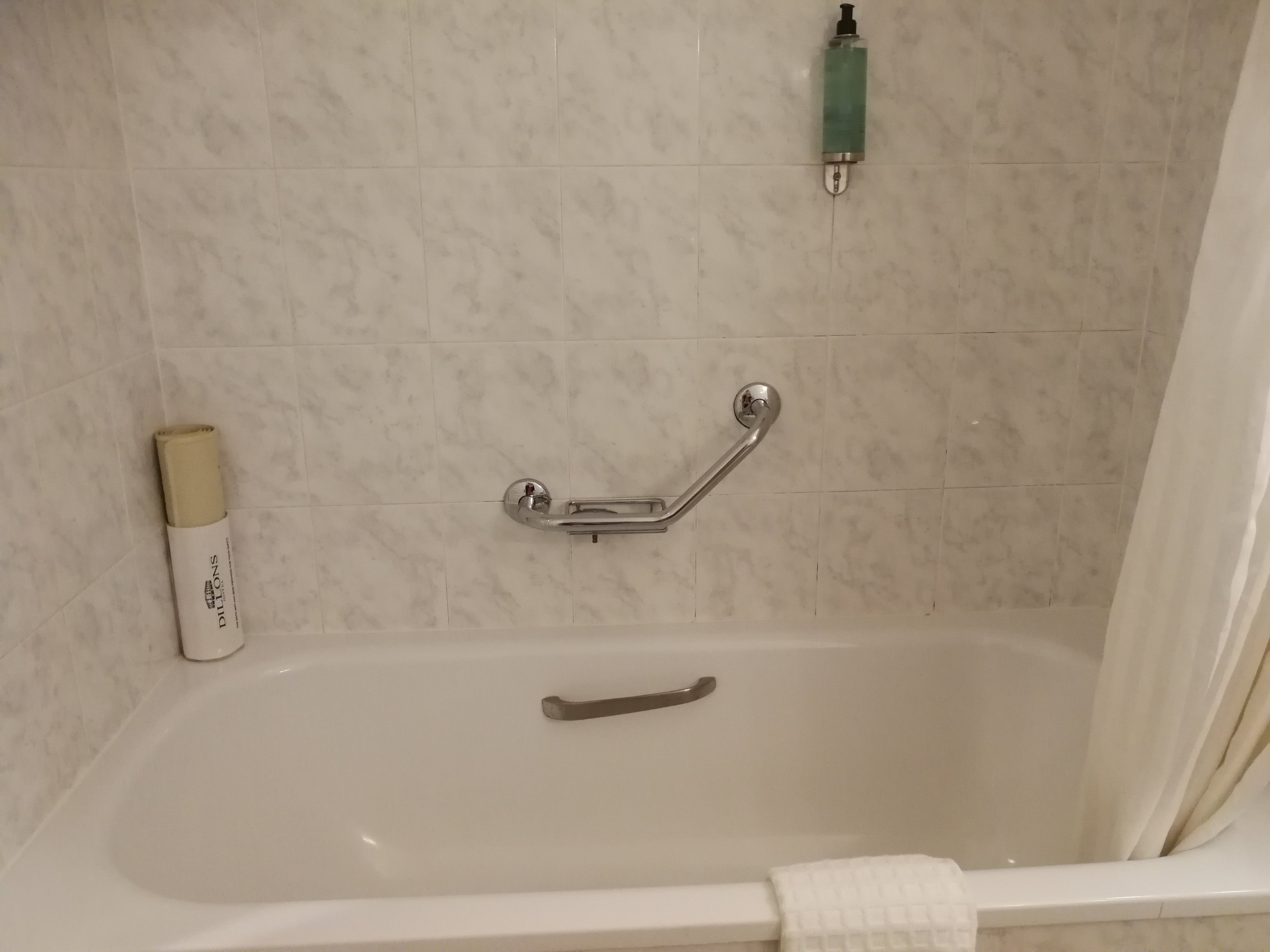Dillons Hotel-浴室