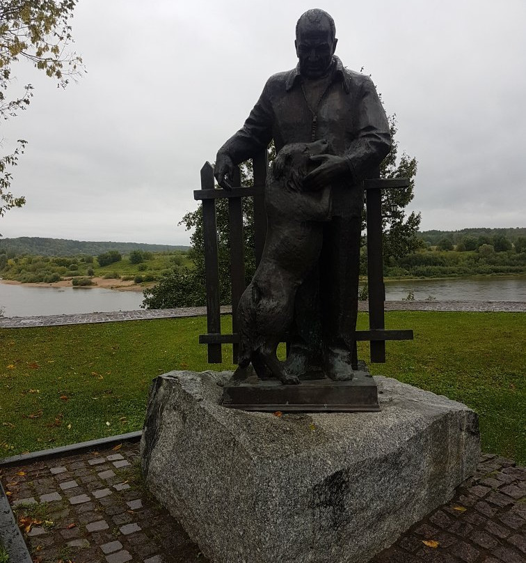 Monument to Paustovskiy-Tarusa必去景点
