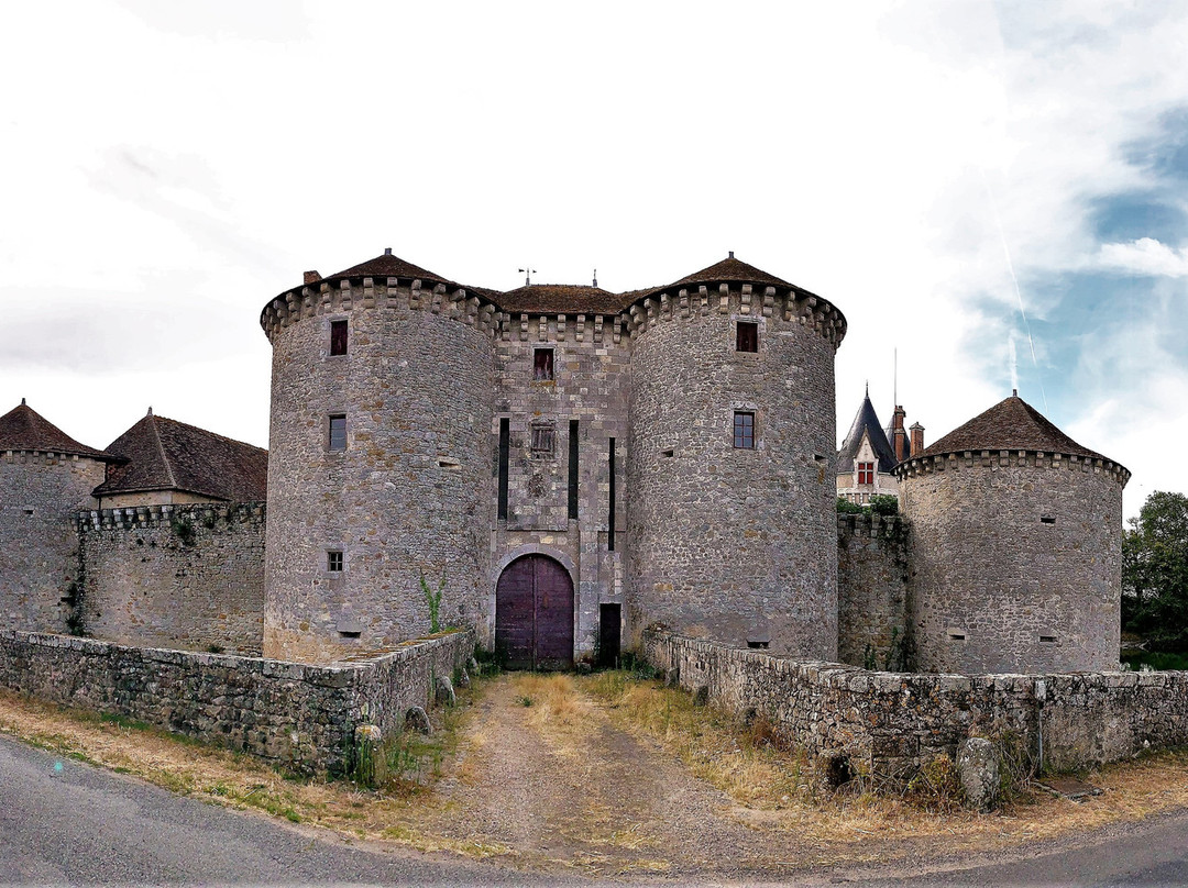 Château de Bourg-Archambault景点图片