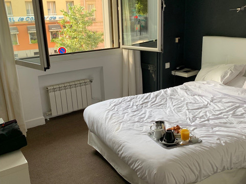 卡拉维尔酒店主图