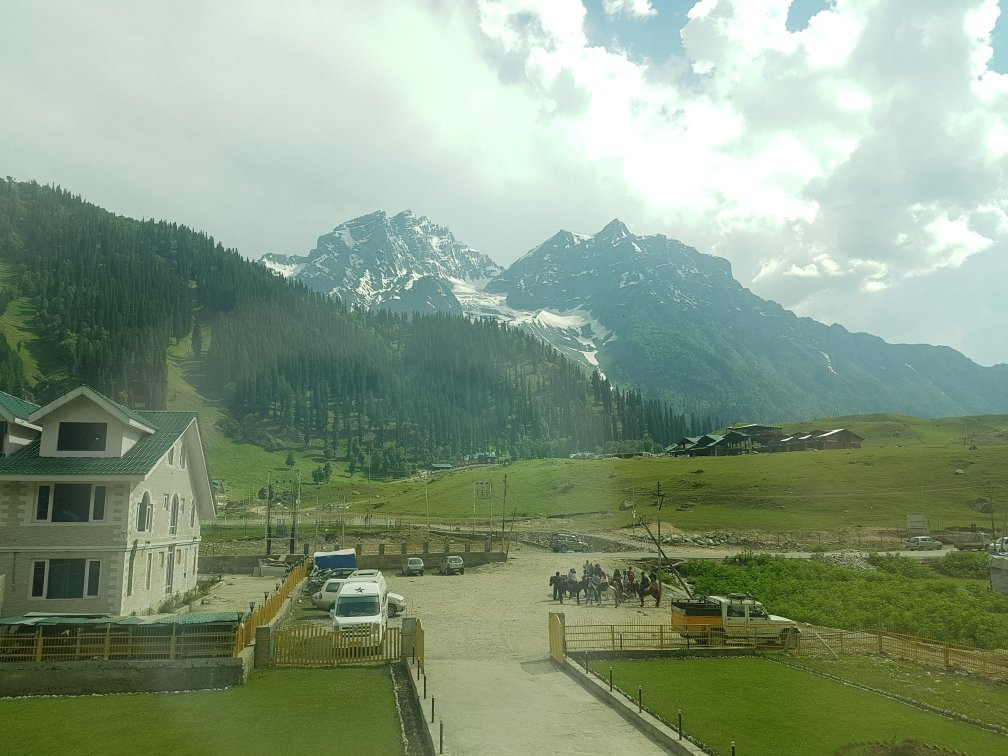 Hotel Divine Inn主图