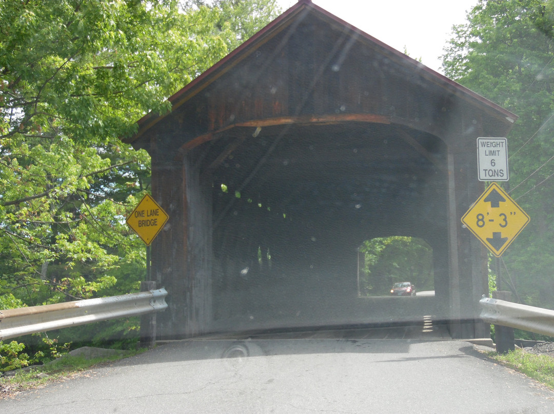 Coombs Covered Bridge景点图片