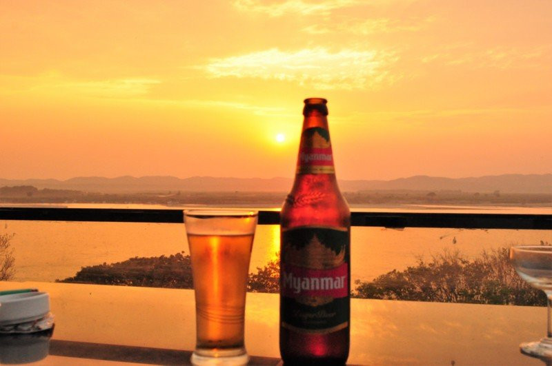 阿亚尔瓦蒂河景酒店主图