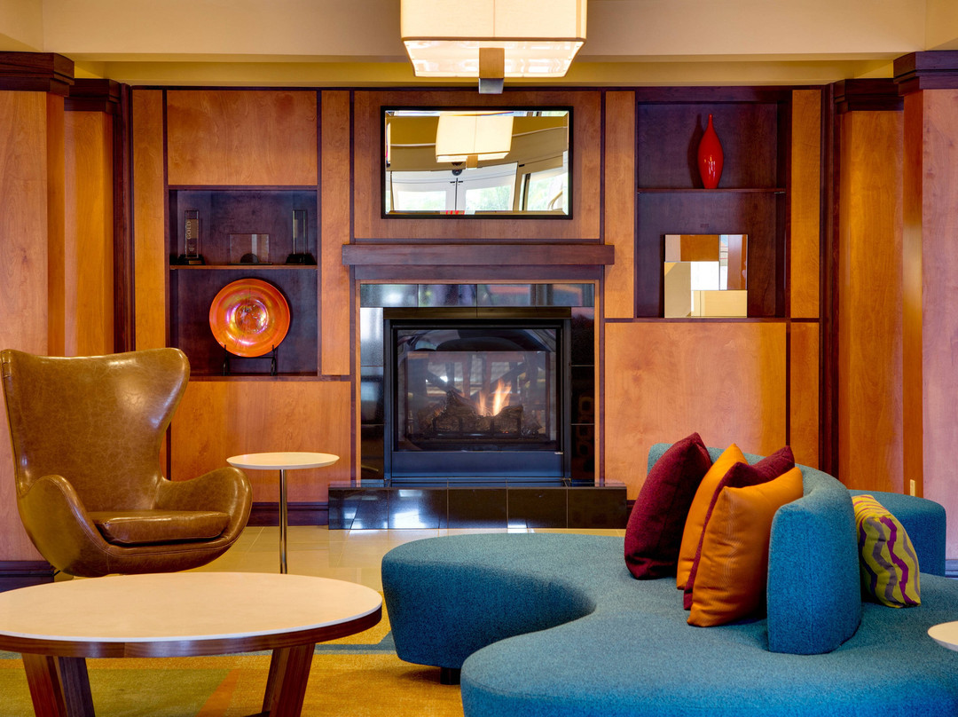 墨尔本棕榈湾/维埃拉费尔菲尔德客栈及套房酒店主图