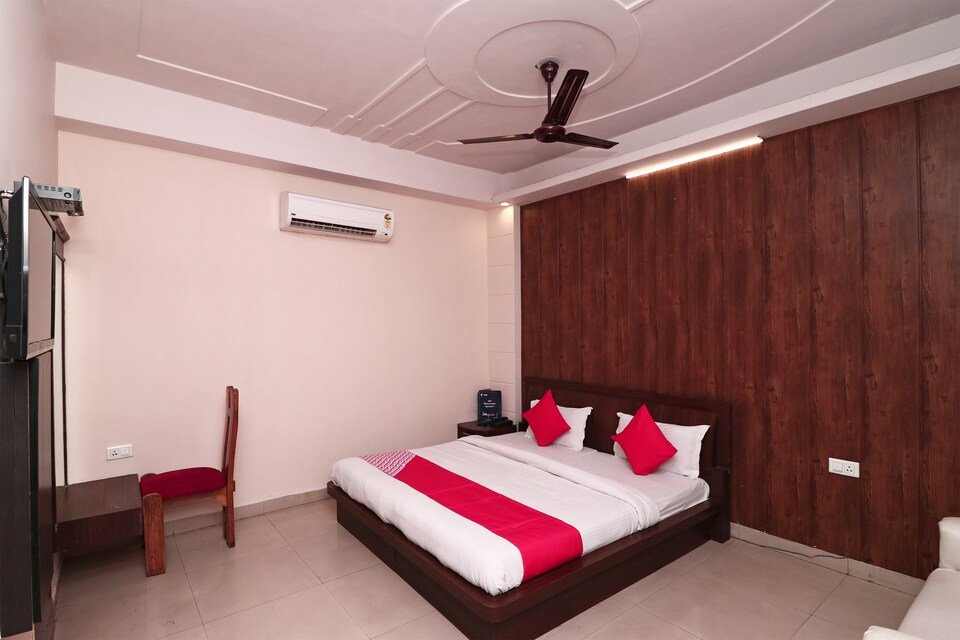 Hotel Daisy Inn主图