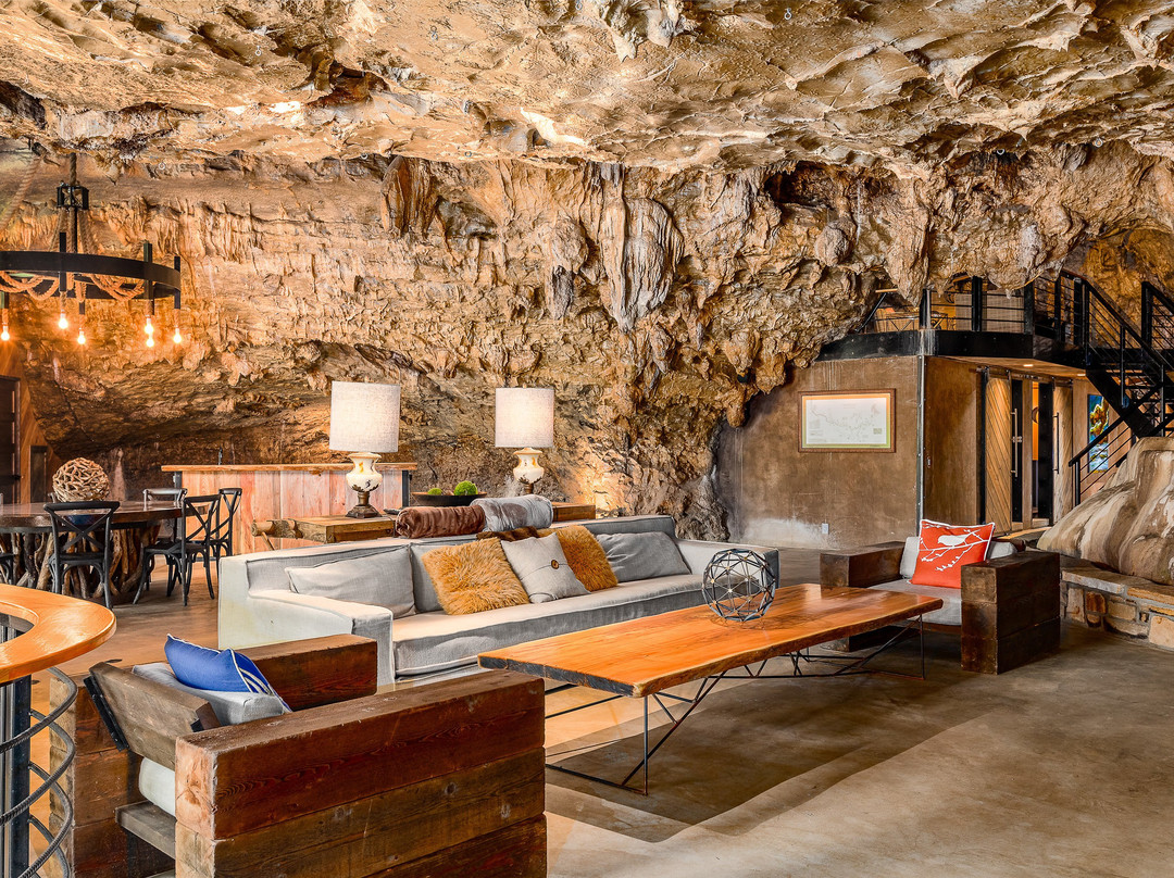 Beckham Creek Cave Lodge