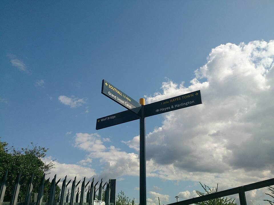 Hanwell Lock Flight Canalside景点图片