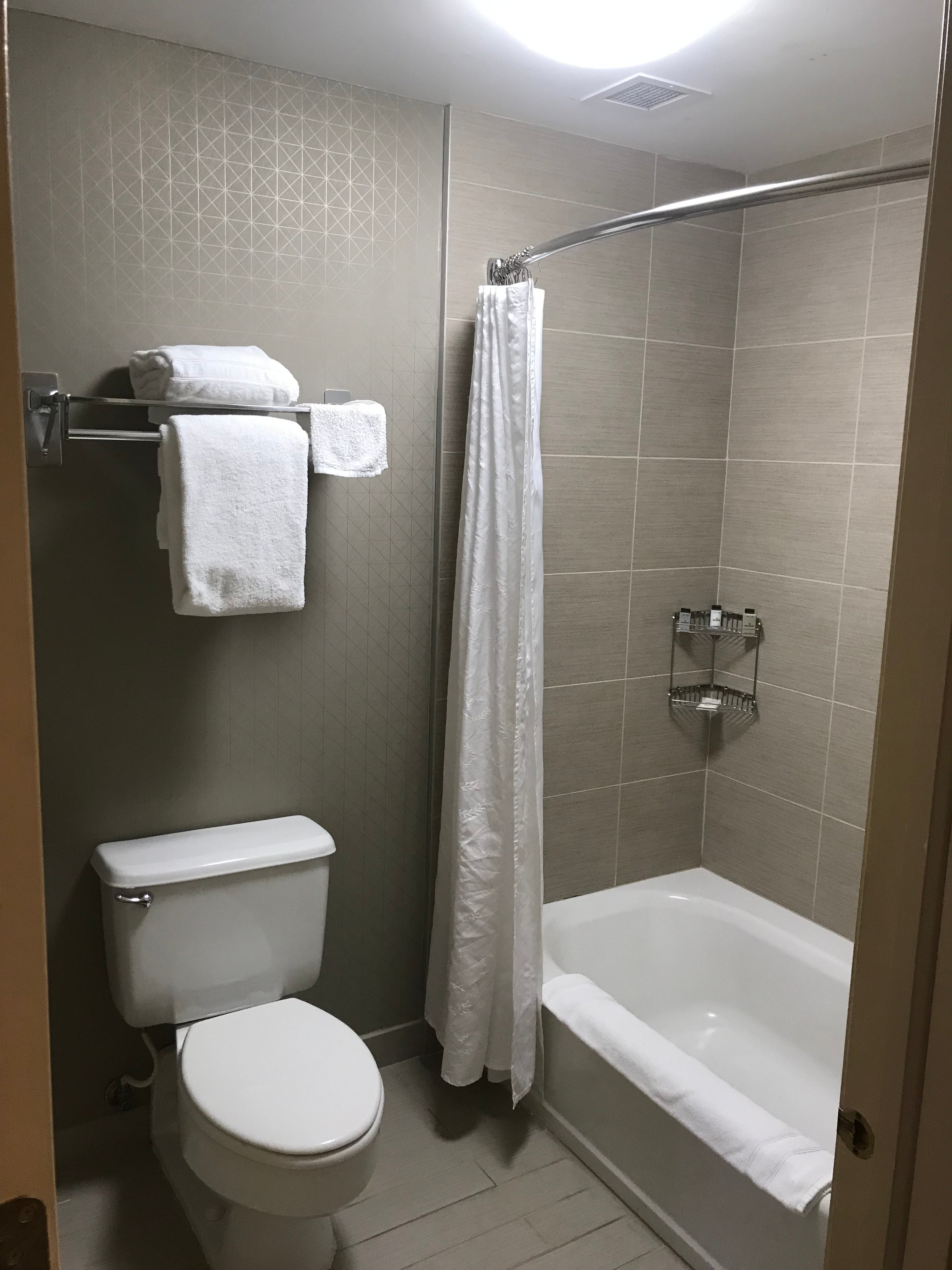 Sheraton Suites Akron Cuyahoga Falls-浴室