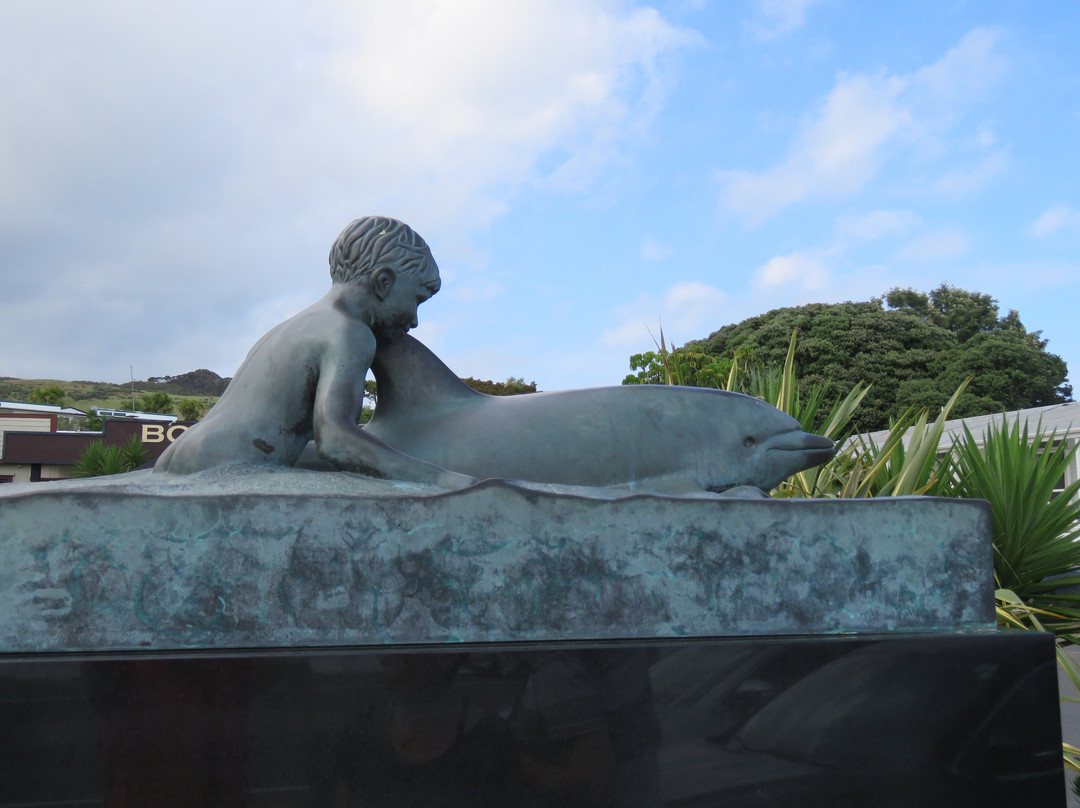 Opo the Dolphin Statue景点图片