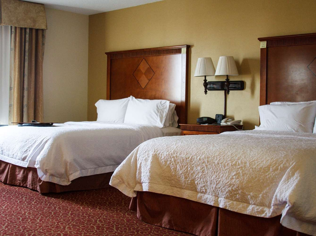 詹宁斯希尔顿恒庭旅馆&套房酒店主图