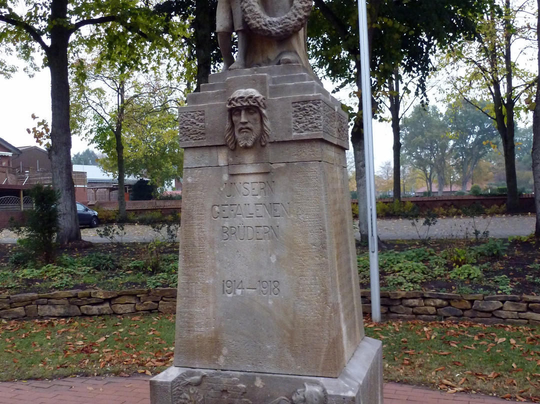 Ehrendenkmal der Gefallenen und Vermisten der zwei Weltkriege.景点图片