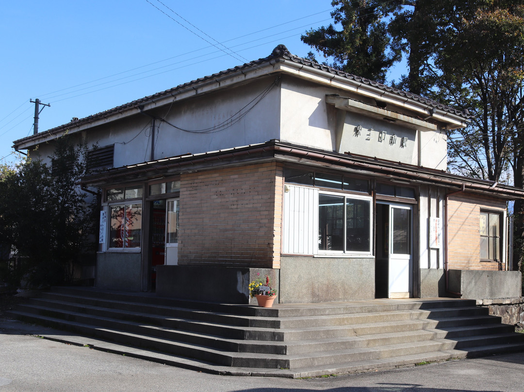 Higashi Mikkaichi Station Ekisha-黑部市必去景点