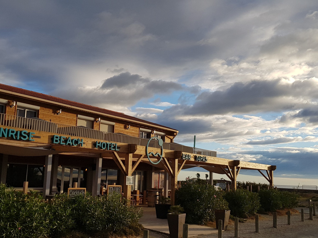 Sunrise Beach Hotel主图