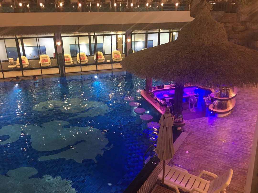 查龙奇迹湖景酒店主图