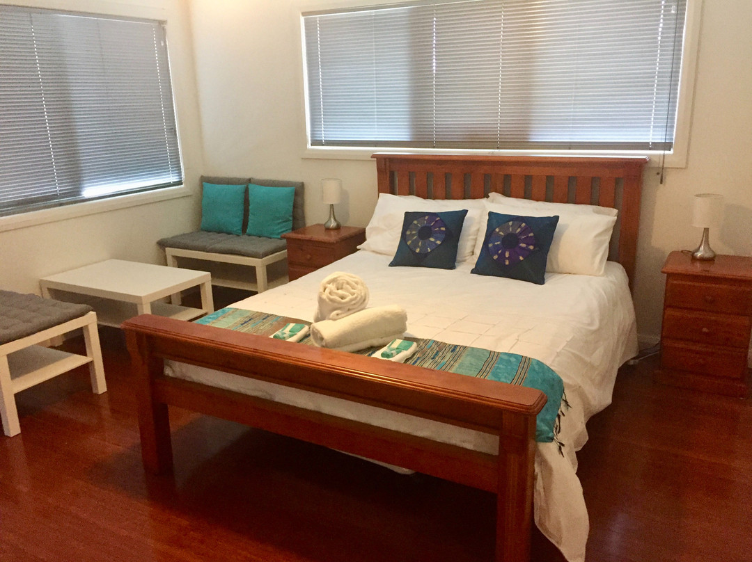 Cowries Harbourside主图