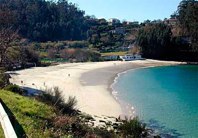 Playa de Mogor景点图片