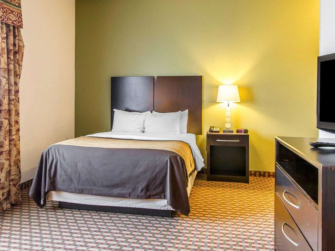 Spark by Hilton Shawnee主图