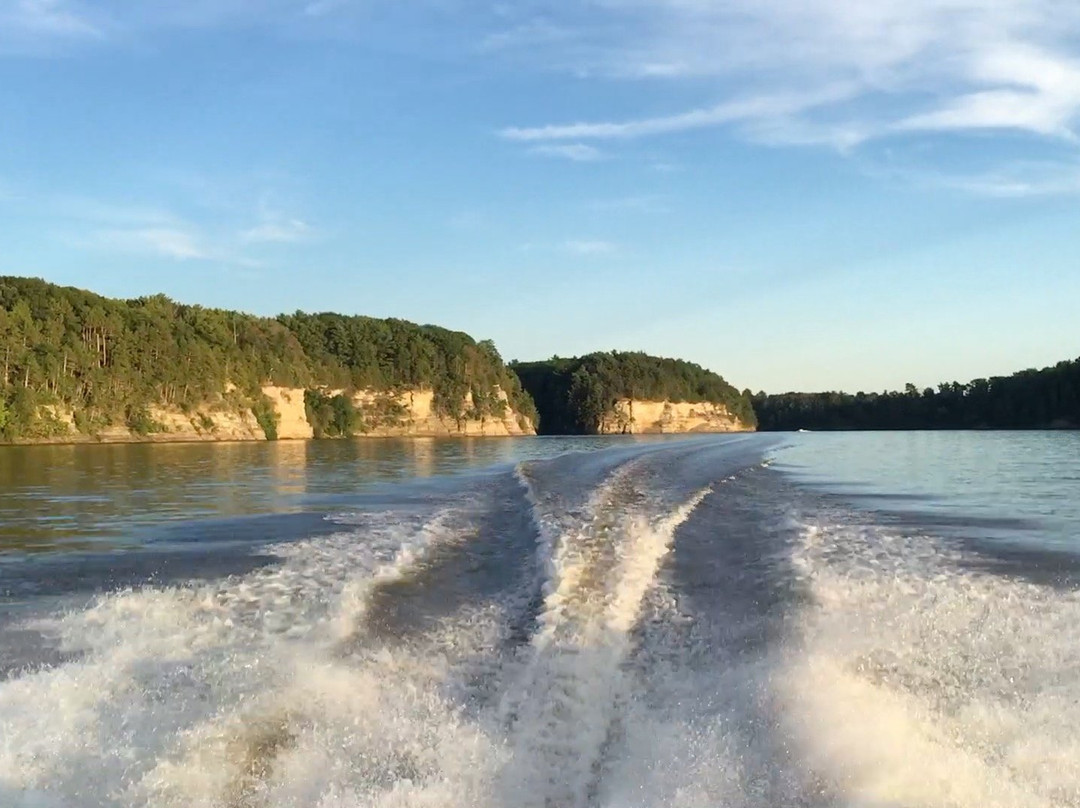 Holiday Shores Watersports-威斯康星峡谷必去景点