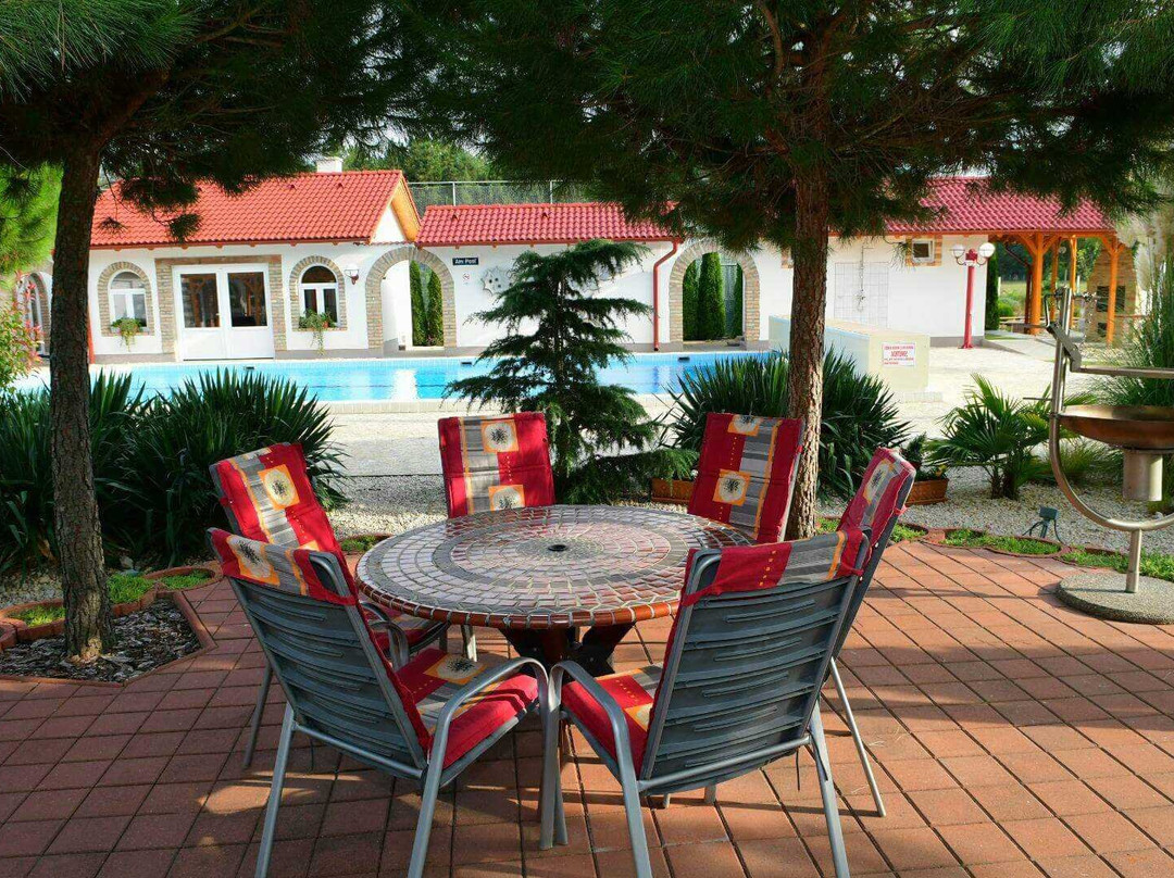 Csipkerozsa Parkhotel主图