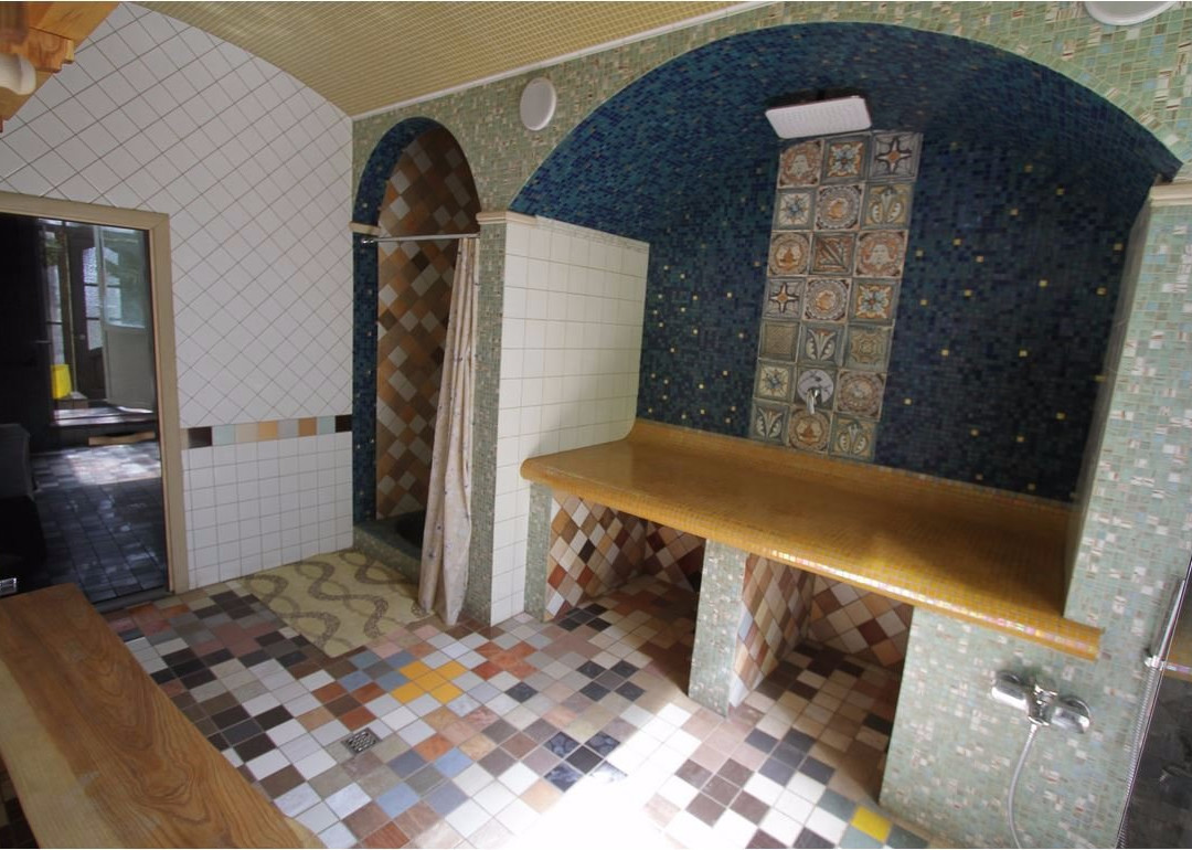 Oboldino旅游景点-Anahata Hut Baths House