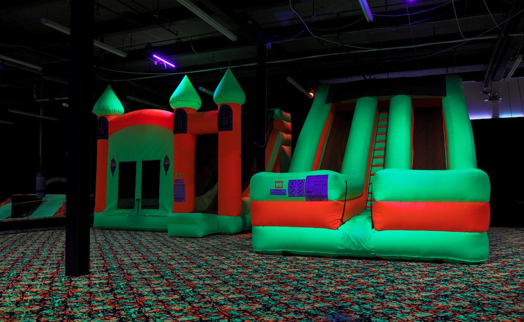 Fun Slides Carpet Skatepark景点图片