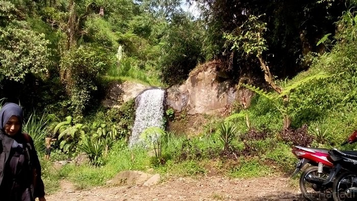 Sisir Waterfall景点图片