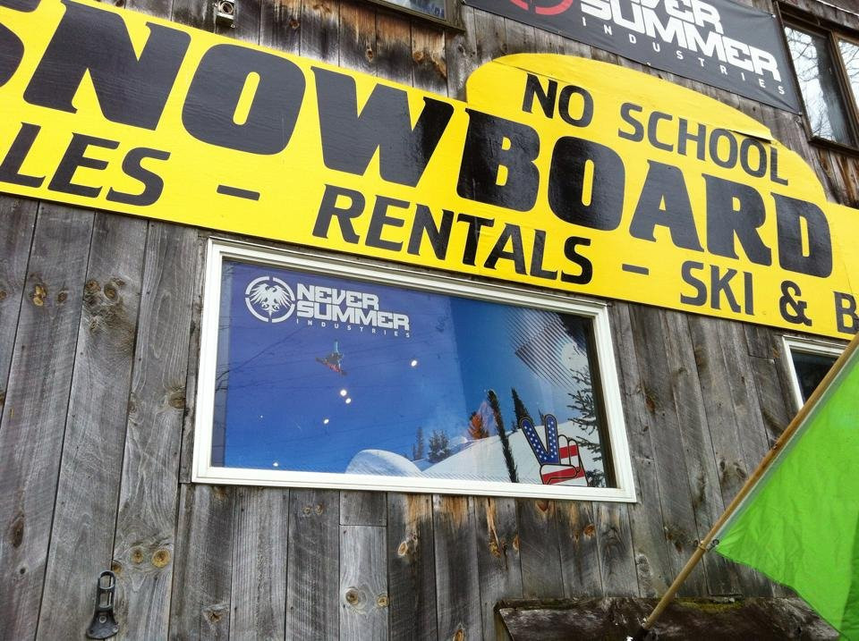 No School Snowboard Shop-Jeffersonville必去景点