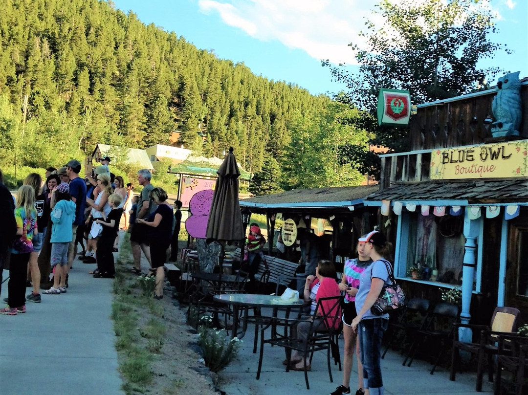 Eldora餐馆和美食-Blue Owl Books