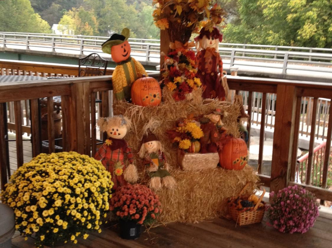 Greenbrier Grille & Lodge