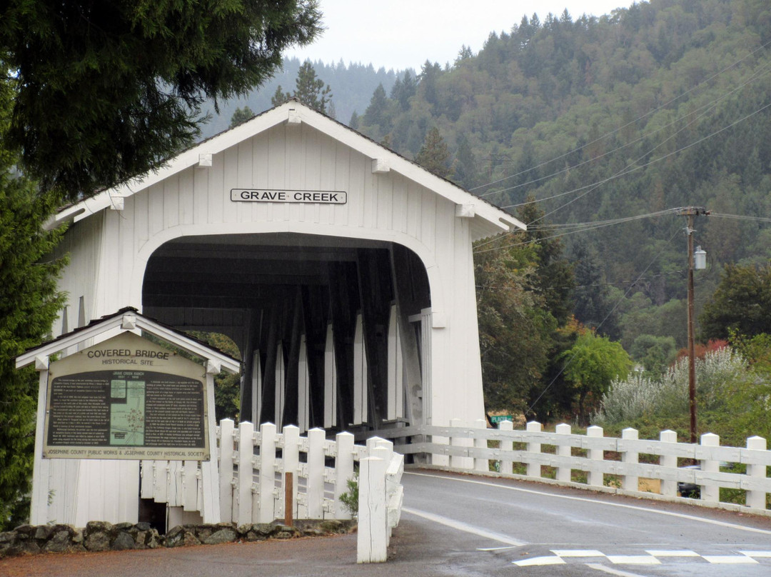 Grave Creek Covered Bridge-Sunny Valley必去景点