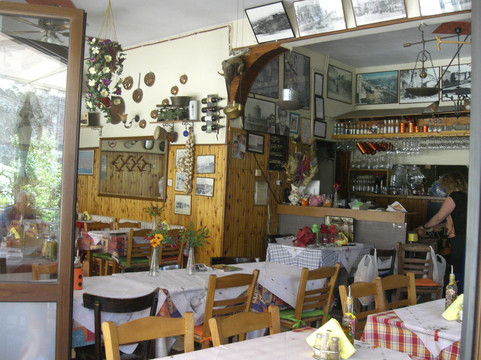 Agios Pavlos餐馆和美食-Tavrna Kastro