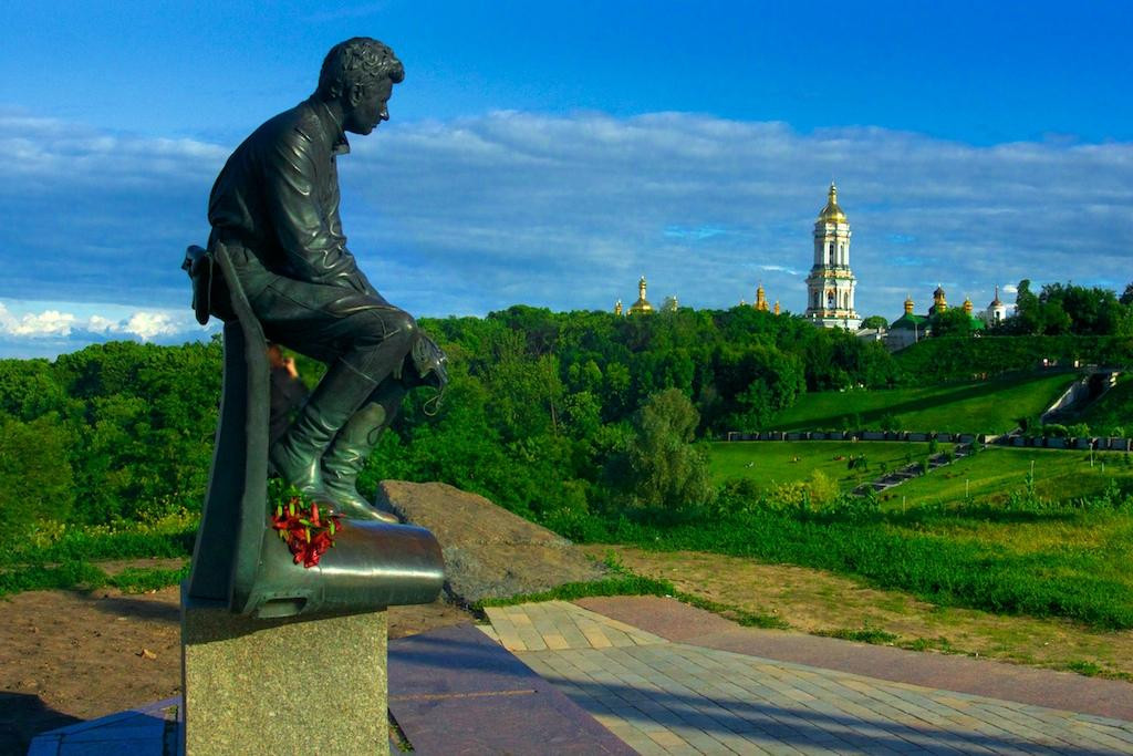 Leonid Bykov Monument景点图片