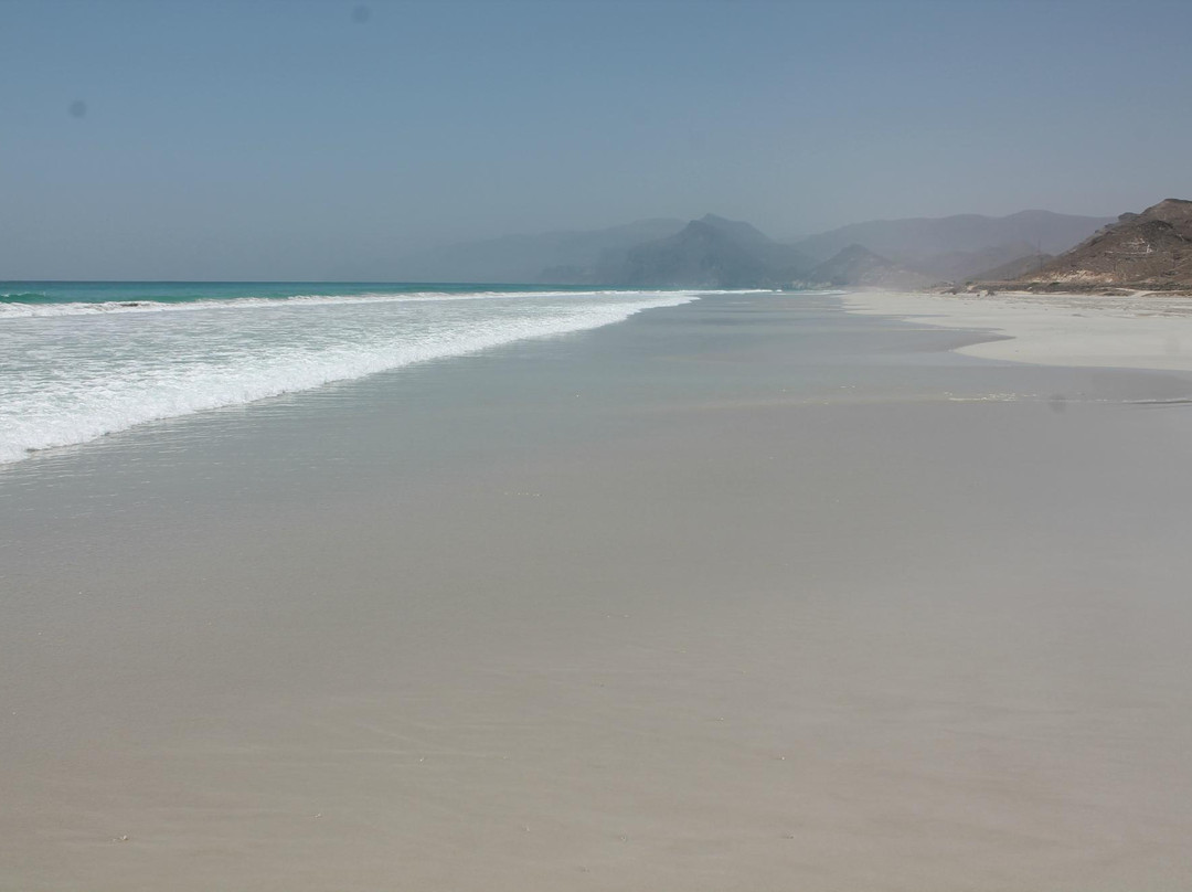Al Mughsail Beach景点图片
