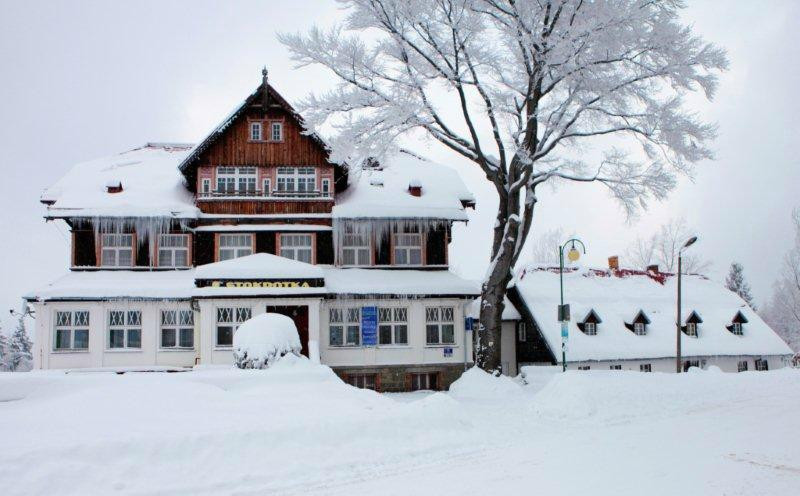 Borowice酒店住宿-Osrodek Wypoczynkowy Stokrotka