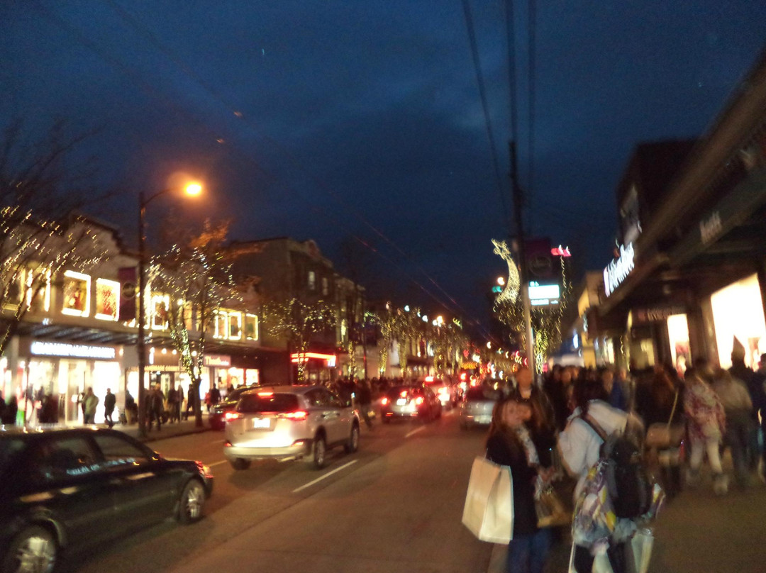 罗布森街-温哥华必去景点