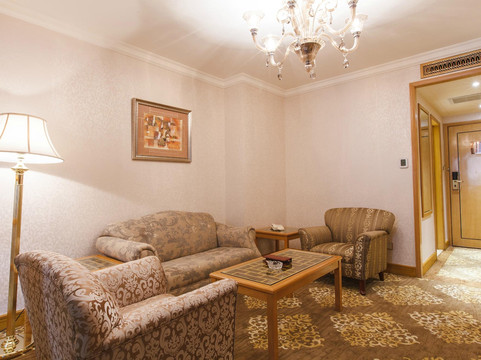 上海南新雅皇冠假日酒店主图